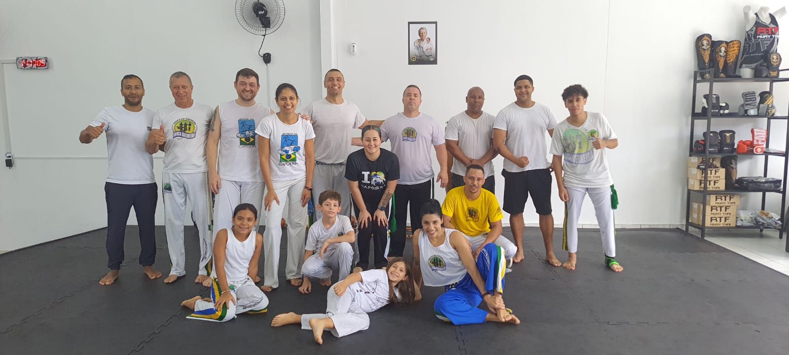 Turma de capoeira da RTF Fighters